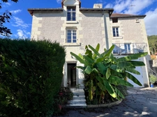 SUPERB 250 SQM STONE HOUSE – CHARM, SPACIOUS ROOMS AND HEATED POOL – 10 min north of Châtellerault