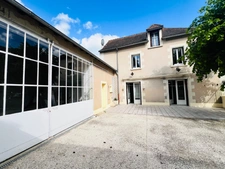 Maison de bourg 100m² - 3 chambres et dépendances  SAINT SAUVEUR (86)