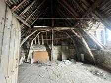 MAISON DE VILLAGE ATYPIQUE AVEC GRAND POTENTIEL