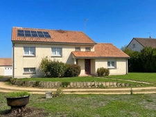 Architect-designed house of 149 m² in Targé – 3 bedrooms, possibility of 4 – Enclosed plot of 2,000 m² – 2 garages