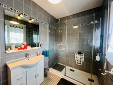 3-bedroom house with large garden and garage 