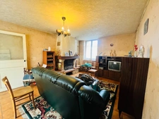 Maison à rénover – Fort potentiel – 140 m² + grenier – Grange – Cour 