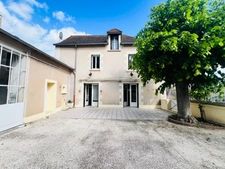 Maison de bourg 100m² - 3 chambres et dépendances  SAINT SAUVEUR (86)