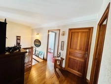 Maison de caractère rénovée – 182 m² – Studio indépendant 31m² – Garage de 117 m² – Terrain clos de 2 235 m²