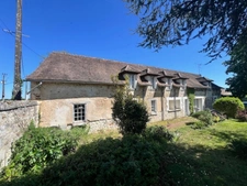 CHARACTERFUL LONGHOUSE – 230 m² – CHARM, SPACIOUSNESS & AUTHENTICITY – 20 MINUTES NORTH OF CHÂTELLERAULT