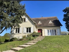 MAISON D’ARCHITECTE DE 175 M² – SOUS-SOL DE 150 M² – TERRAIN DE 2 000 M² – PROCHE CENTRE-VILLE