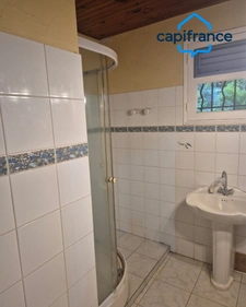 Vente spacieuse maison F5 dans zone pavillonnaire rurale au Lamentin (97232).
