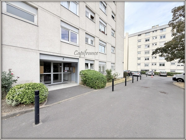 Appartement 4 pièces - 2 places de parking + cave Clichy-sous-bois 