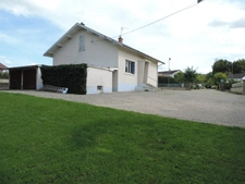 Dpt Ain (01), à vendre MONTAGNAT, propriété à rénover avec maison de 84 m² et dépendance de 170 m² - Terrain de 2 300 m²