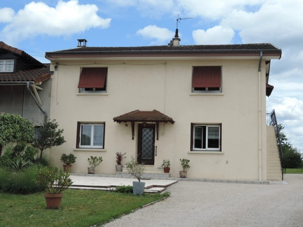 Dpt Ain (01), à vendre BOURG EN BRESSE, quartier Grand Challes, maison de 148 m² sur 2 niveaux (possibilité 2 logements indépendants) - Terrain de 1 078 m²