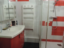Dpt Ain (01), à vendre BOURG EN BRESSE, appartement T5 de 113 m² en duplex avec véranda, terrasse, jardin privatif et garage