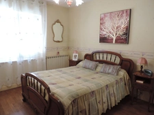 Dpt Ain (01), à vendre BOURG EN BRESSE, quartier Grand Challes, maison de 148 m² sur 2 niveaux (possibilité 2 logements indépendants) - Terrain de 1 078 m²