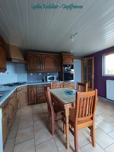 Maison avec 4 chambres – terrain clôturé – deux terrasses - PUY GUILLAUME (63290)