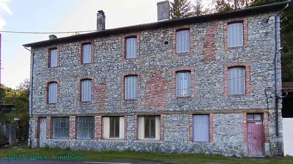 Bâtiment avec 4 appartements - secteur Thiers - proche sortieA89 – La Monnerie (63650)