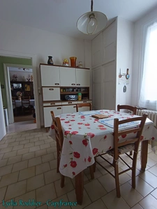 Maison 68 m2 – 1 chambre – terrain 600 m2– garage – dépendances à PUY GUILLAUME (63)