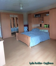 Maison avec 4 chambres – terrain clôturé – deux terrasses - PUY GUILLAUME (63290)