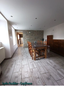Maison avec 4 chambres – terrain clôturé – deux terrasses - PUY GUILLAUME (63290)