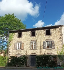 Rare 10-room mansion with land in Thiers (63300)