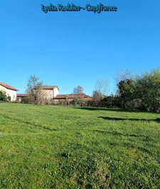 Terrain 934 m2 – 5 minutes du centre ville RARE à PUY GUILLAUME (63290) 