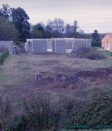 Terrain plat clôturé et arboré 1415 m2 à Puy-Guillaume-63290