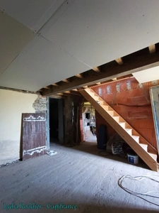 Fermette 10 pièces - grande grange - Rare à SAINT VICTOR MONTVIANEIX (63550) en Auvergne-Rhône Alpes