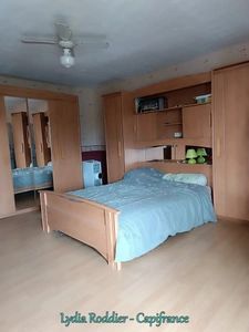 Maison avec 4 chambres – terrain clôturé – deux terrasses - PUY GUILLAUME (63290)