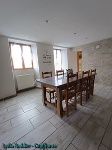 Maison avec 4 chambres – terrain clôturé – deux terrasses - PUY GUILLAUME (63290)