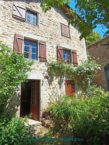 Fermette 10 pièces - grande grange - Rare à SAINT VICTOR MONTVIANEIX (63550) en Auvergne-Rhône Alpes