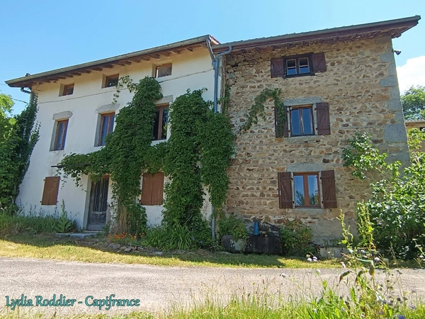 Fermette 10 pièces - grande grange - Rare à SAINT VICTOR MONTVIANEIX (63550) en Auvergne-Rhône Alpes