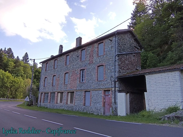 Bâtiment avec 4 appartements - secteur Thiers - proche sortieA89 – La Monnerie (63650)