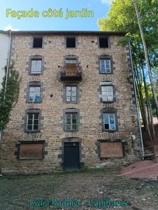 Rare 10-room mansion with land in Thiers (63300)