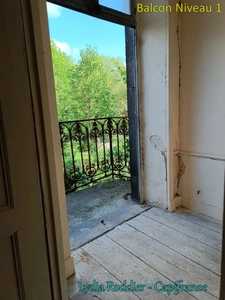 Rare 10-room mansion with land in Thiers (63300)