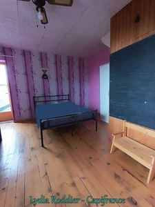 Maison avec 4 chambres – terrain clôturé – deux terrasses - PUY GUILLAUME (63290)
