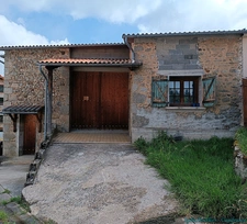 Grange + dépendances sur les hauteurs de Thiers-63300