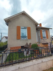 Maison 68 m2 – 1 chambre – terrain 600 m2– garage – dépendances à PUY GUILLAUME (63)