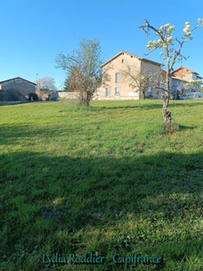 Terrain 934 m2 – 5 minutes du centre ville RARE à PUY GUILLAUME (63290) 