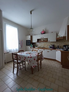 Maison 68 m2 – 1 chambre – terrain 600 m2– garage – dépendances à PUY GUILLAUME (63)
