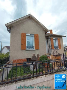 Maison 68 m2 – 1 chambre – terrain 600 m2– garage – dépendances à PUY GUILLAUME (63)