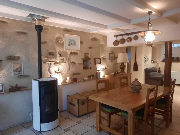 Vaste maison de village - TREBAS LES BAINS
