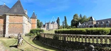 Château du XVIIIème à 1h10 de Paris. Conçu pour accueillir activités professionnelles et vie familiale indépendante.