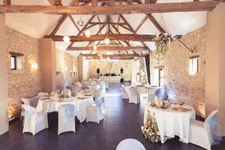 Ferme du 17eme sur 4,2ha à Sainte Maure de Touraine: Mariage/Evènementiel: Opportunité d'investissement unique!