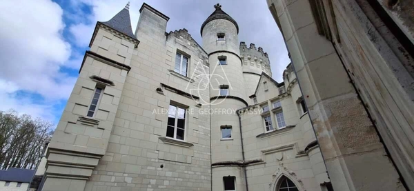 Château/vignoble d’appelation “Saumur” rénové. Idéal pour mariages et évènementiel.