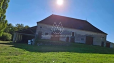 Exceptionnel château XV-XVI et XIXe avec son hameau et ses 108 hectares avec possibilité d’acheter 200ha attenants supplémentaires.