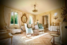 Beau château du XVIIIe siècle avec dépendances, incluant une salle de réception, situé dans l'Orne.