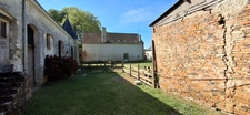 Château du XVIIIème à 1h10 de Paris. Conçu pour accueillir activités professionnelles et vie familiale indépendante.