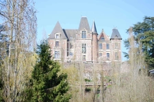  Majestueux château de style Renaissance perché sur un rocher en Suisse Normande.