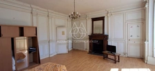 Château du XVIIIème à 1h10 de Paris. Conçu pour accueillir activités professionnelles et vie familiale indépendante.