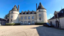 Exceptionnel château XV-XVI et XIXe avec son hameau et ses 108 hectares avec possibilité d’acheter 200ha attenants supplémentaires.