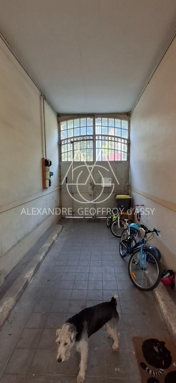 Rénovez cette maison de 143 m2 avec dépendances et deux jardins dans Tours.