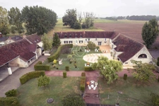 Ferme du 17eme sur 4,2ha à Sainte Maure de Touraine: Mariage/Evènementiel: Opportunité d'investissement unique!